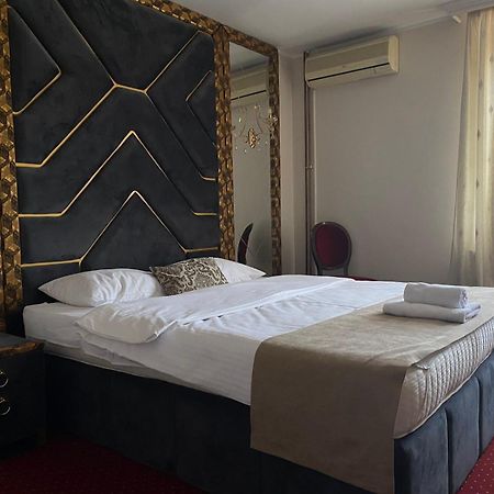 Hotel Stari Krovovi Veternik Ngoại thất bức ảnh