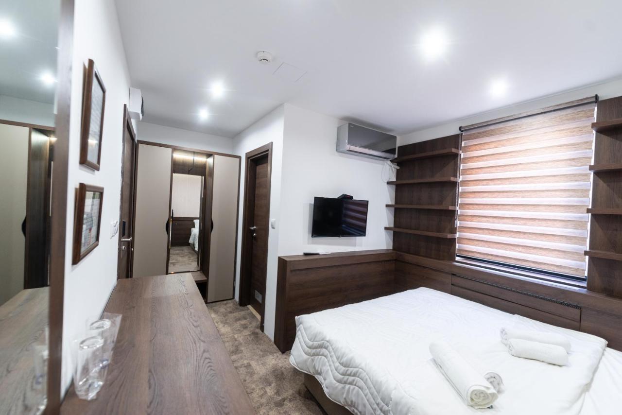 Hotel Stari Krovovi Veternik Ngoại thất bức ảnh