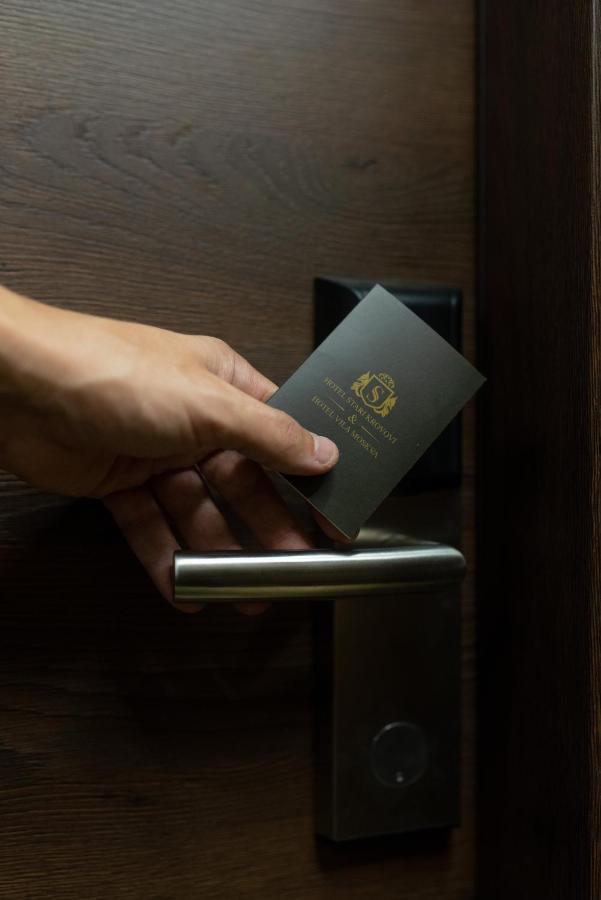 Hotel Stari Krovovi Veternik Ngoại thất bức ảnh