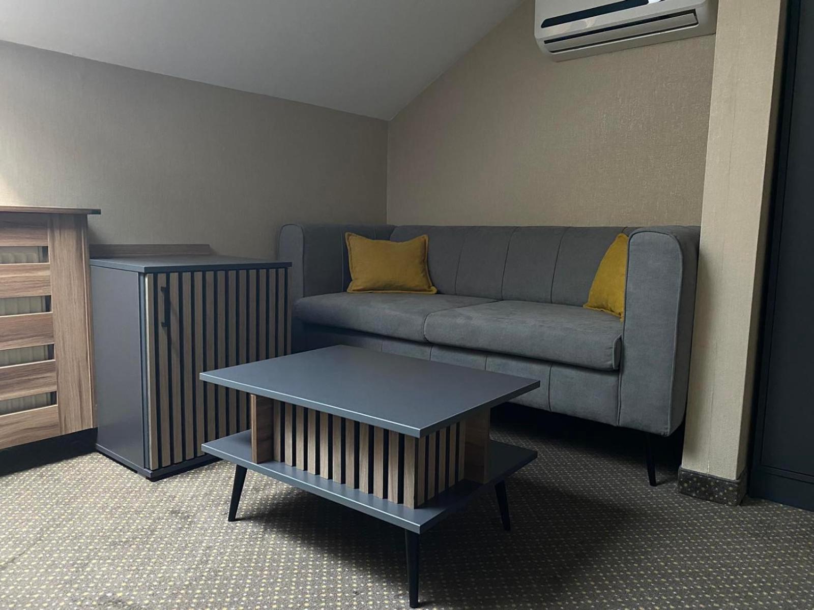 Hotel Stari Krovovi Veternik Ngoại thất bức ảnh