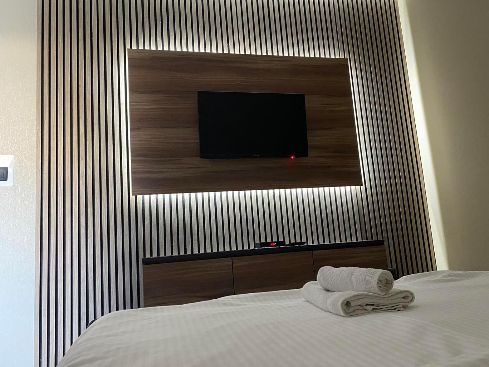 Hotel Stari Krovovi Veternik Ngoại thất bức ảnh