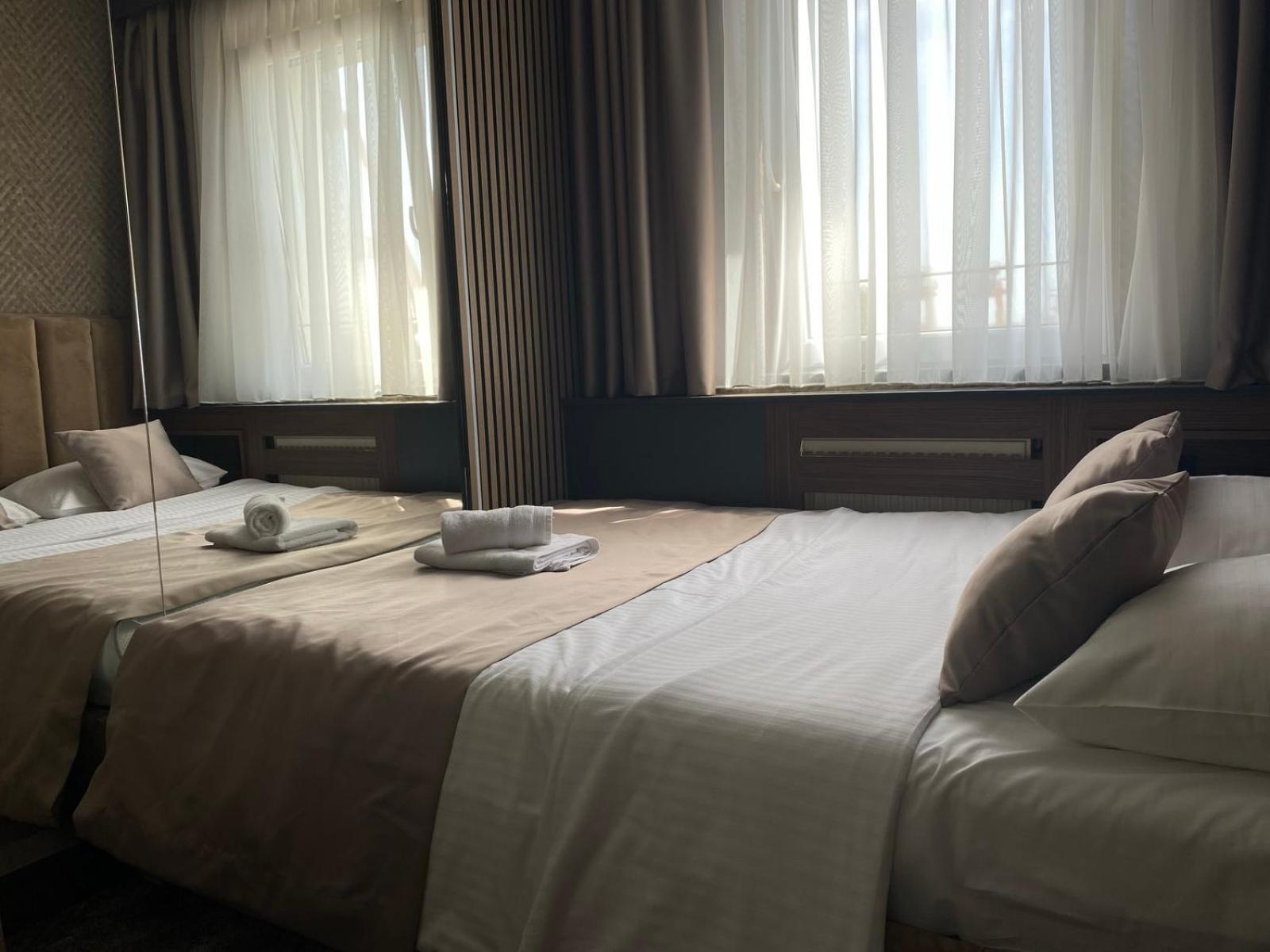 Hotel Stari Krovovi Veternik Ngoại thất bức ảnh