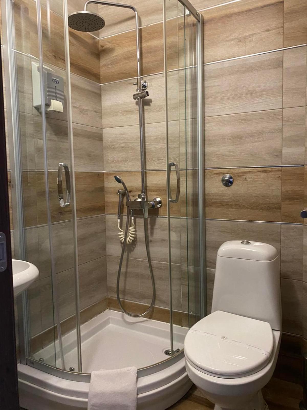 Hotel Stari Krovovi Veternik Ngoại thất bức ảnh