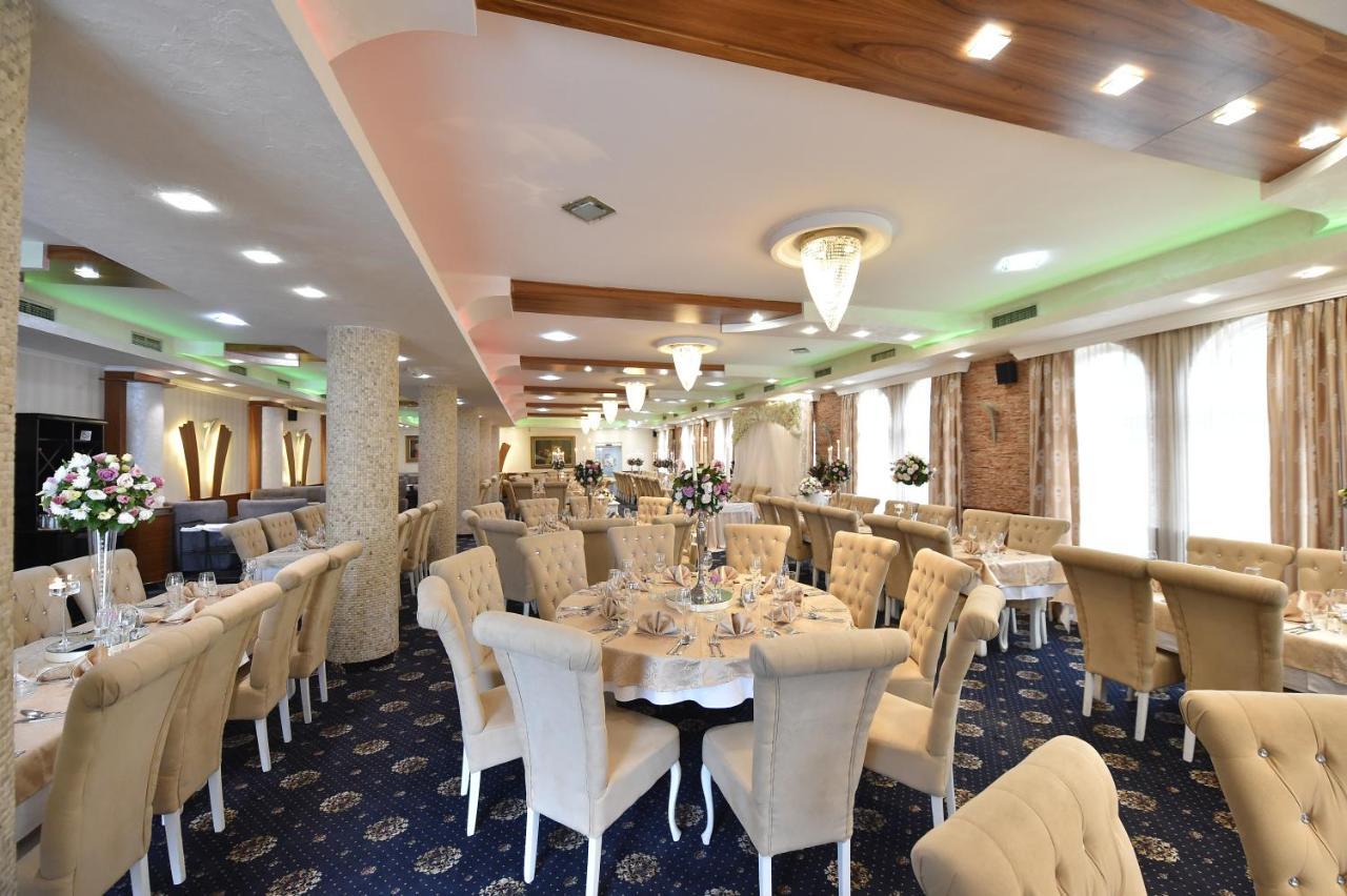 Hotel Stari Krovovi Veternik Ngoại thất bức ảnh