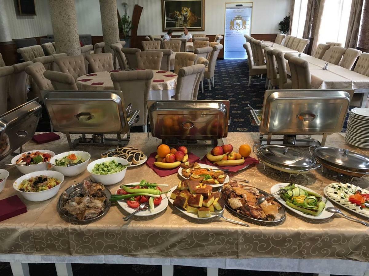 Hotel Stari Krovovi Veternik Ngoại thất bức ảnh