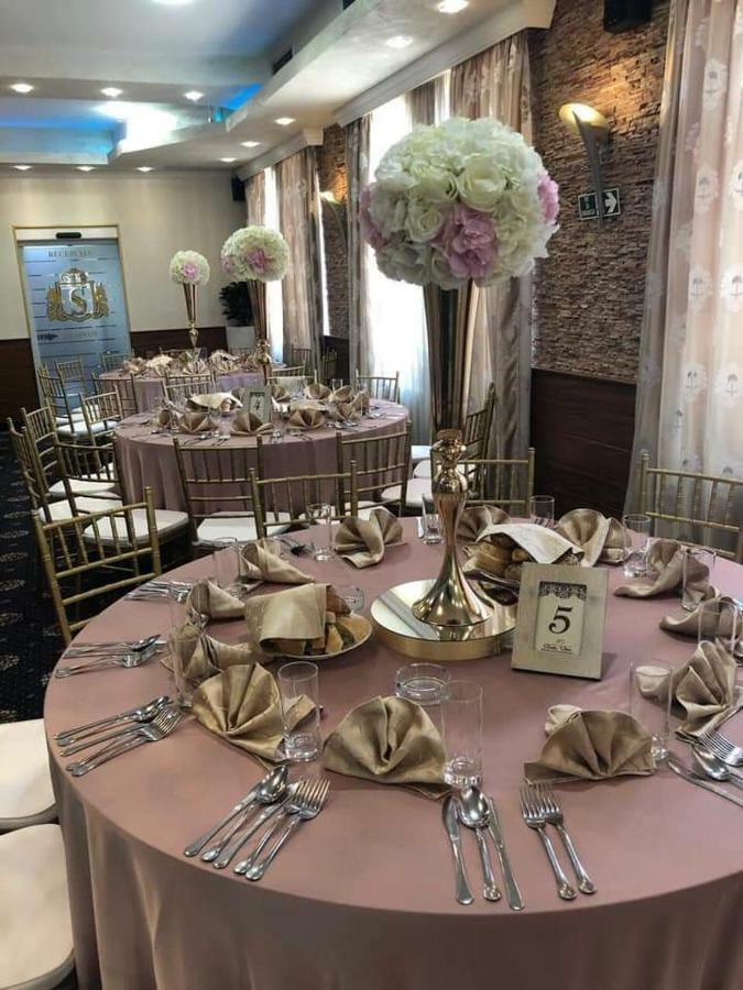 Hotel Stari Krovovi Veternik Ngoại thất bức ảnh