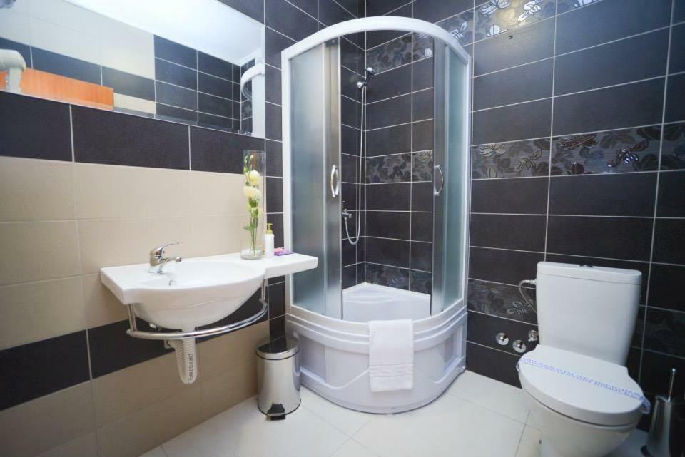 Hotel Stari Krovovi Veternik Ngoại thất bức ảnh